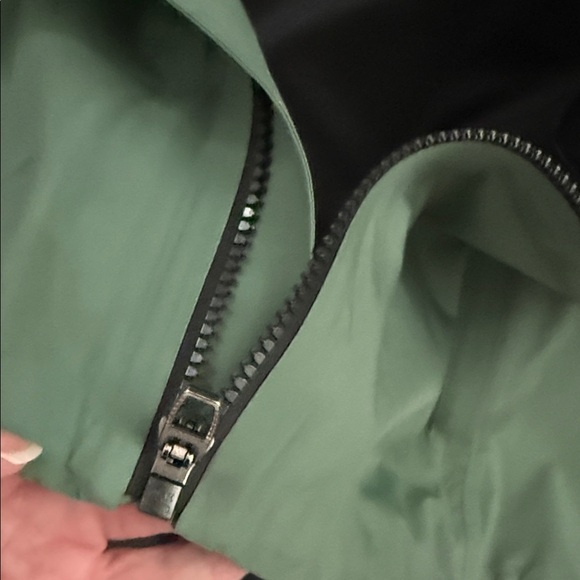 lululemon athletica Men's Sage Raincoat or Wind Jacket - Picture 10 of 15